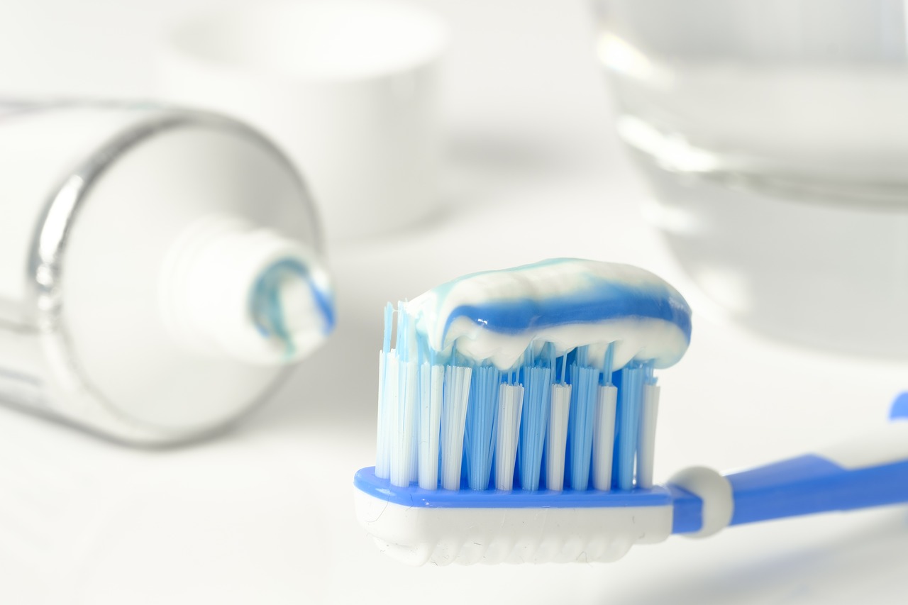 Jakie pasty do zębów należy stosować? Pasty do zębów, szczoteczka międzyzębowa